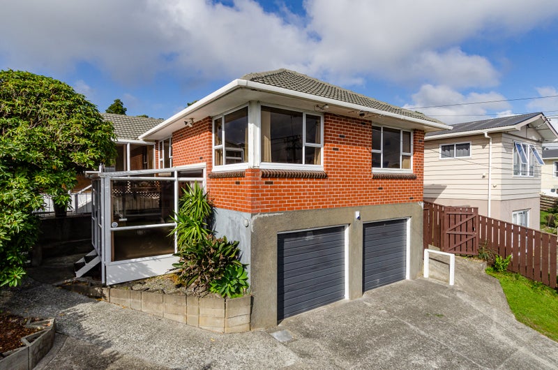 18 Oswald Crescent, Paparangi, Wellington - Carousel 28