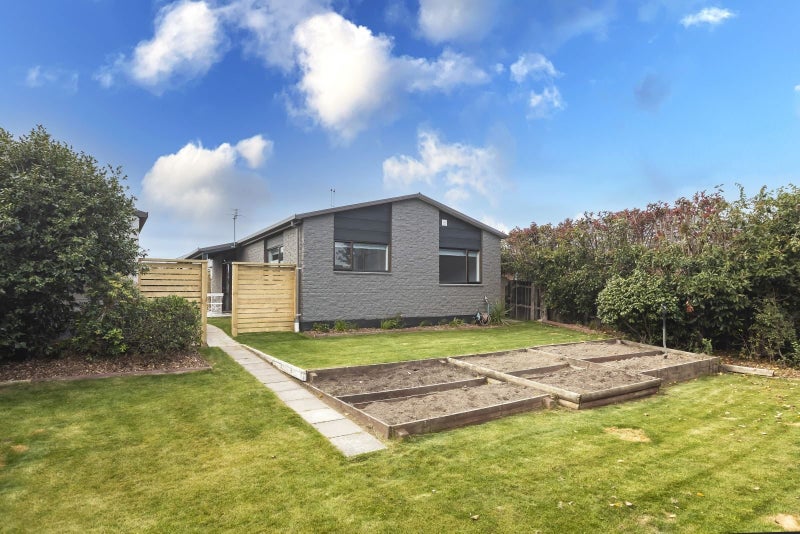 2/68 Ottawa Road, Wainoni, Christchurch - Carousel 2
