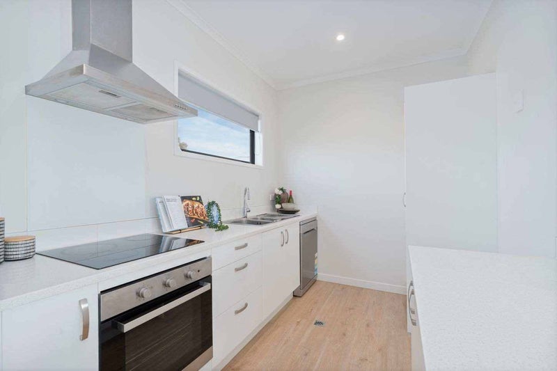 5/5 Peachgrove Road, Te Atatu Peninsula, Auckland - Carousel 2