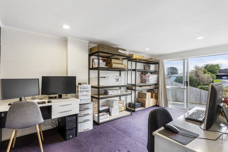 46 Cardiff Road, Pakuranga, Auckland - Carousel 1