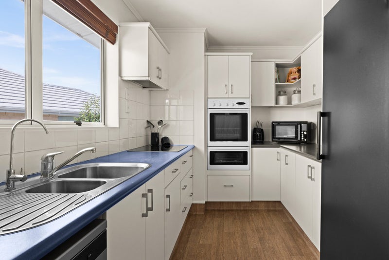 3 Cambridge Terrace, Taradale, Napier - Carousel 2