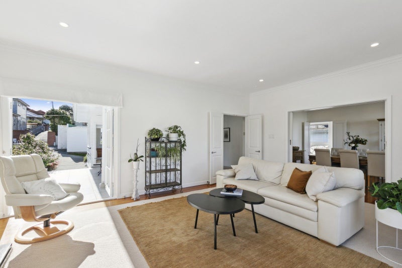 8 Bristow Place, Karori, Wellington - Carousel 2