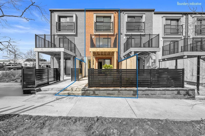 7 Falcon Crescent, Hobsonville, Auckland - Carousel 1