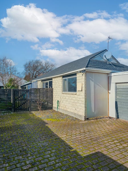 2/48 Chipping Lane, Redwood, Christchurch - Carousel 1