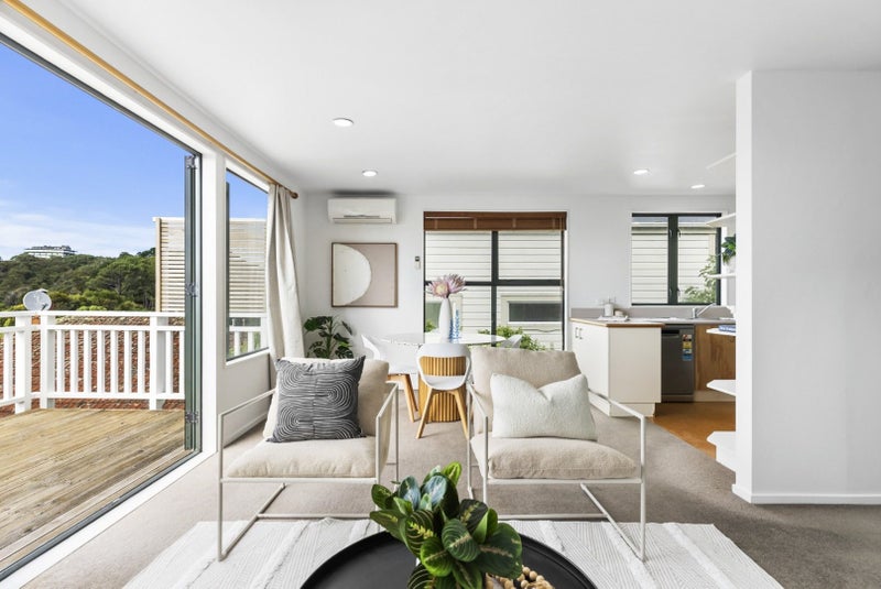 13A Upper Lewisville Terrace, Thorndon, Wellington - Carousel 2