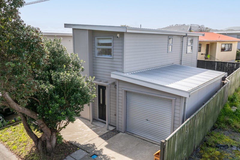 18 Franklyn Road, Tawa, Wellington - Carousel 1