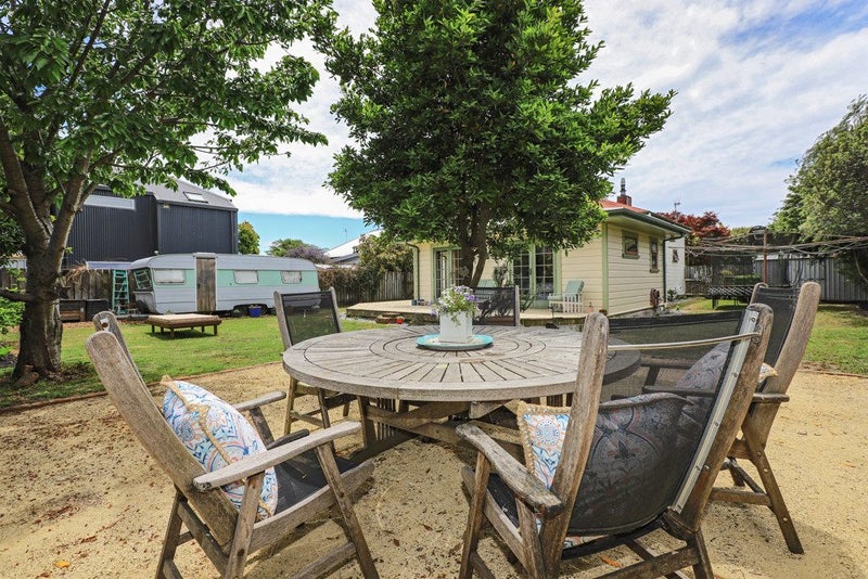 215 Grove Road, Mayfair, Hastings - Carousel 21