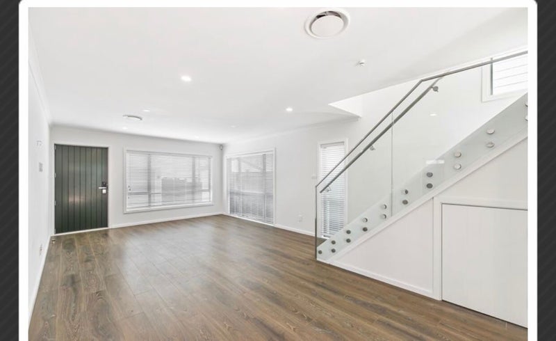 8 Waihanga Way, Bucklands Beach, Auckland - Carousel 1