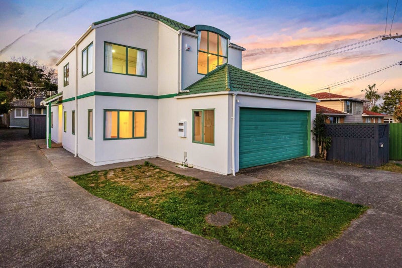 37A Miro Street, New Lynn, Auckland - Carousel 1