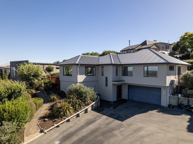 8 Sedbergh Place, Westmorland, Christchurch - Carousel 1