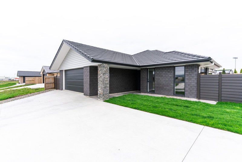 15 Balrickard Way, Milson, Palmerston North - Carousel 1