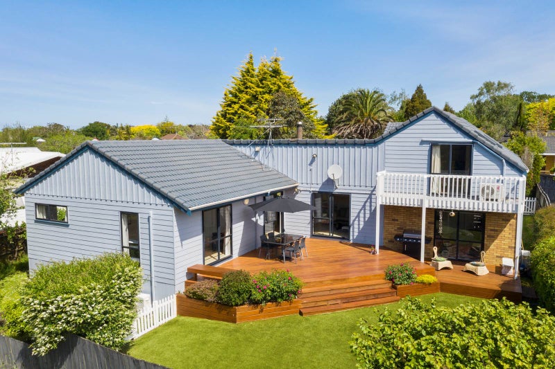 20 Redlands Grove, Swanson, Auckland - Carousel 1