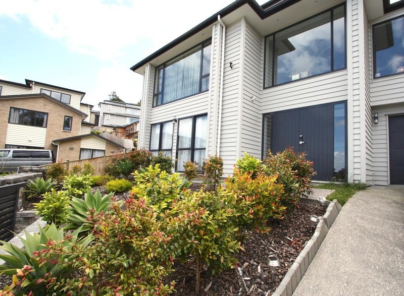 33 Corricvale Way, Northcross, Auckland - Carousel 1