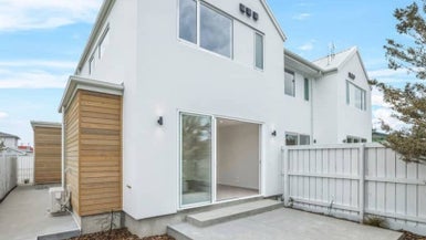 3/24 Dampier Street, Woolston, Christchurch - Carousel 1