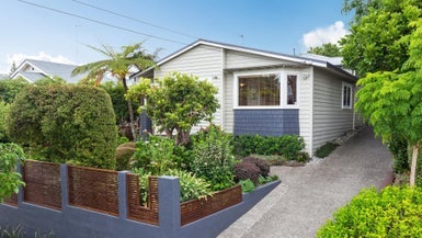 86 Taumata Road, Sandringham, Auckland - Carousel 1