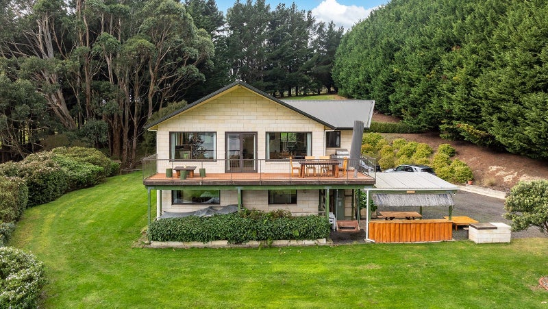 49 Raynbird Street, Company Bay, Dunedin - Carousel 1