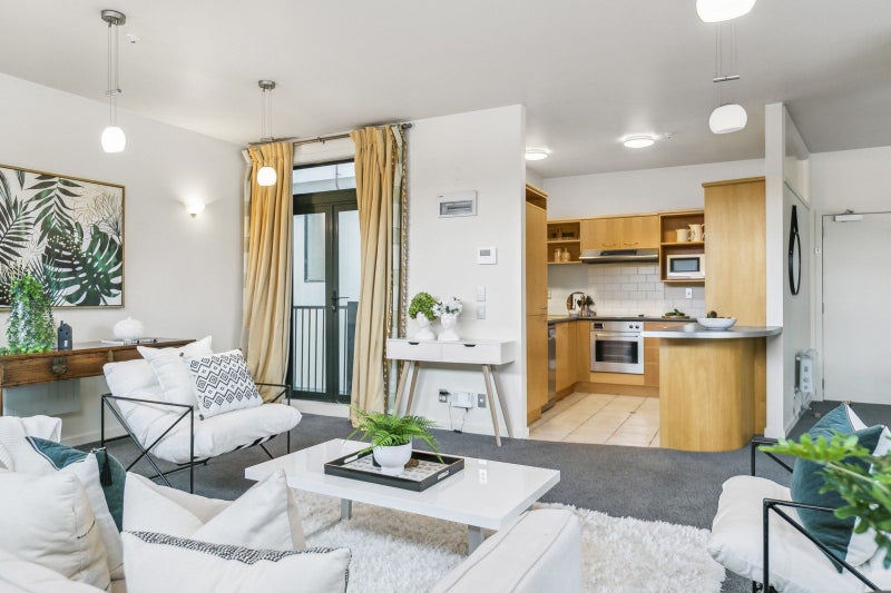 8/125 Thorndon Quay, Pipitea, Wellington - Carousel 1