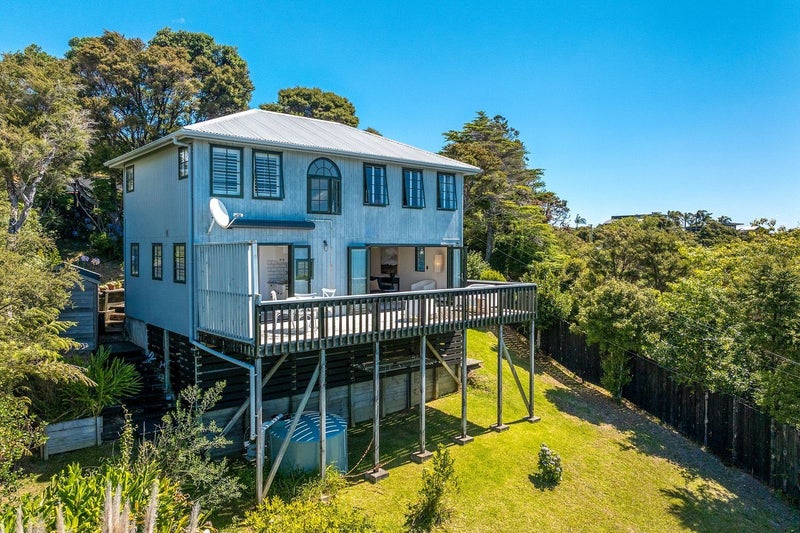 91 Queens Drive, Oneroa, Waiheke Island - Carousel 2