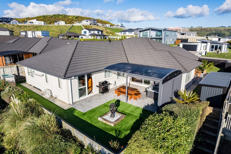 86 Queen Charlotte Drive, Aotea, Porirua - Carousel 2