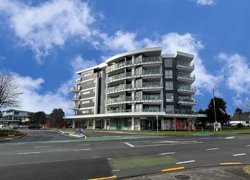 5B/84 Gunner Drive, Te Atatu Peninsula, Auckland - Carousel 1