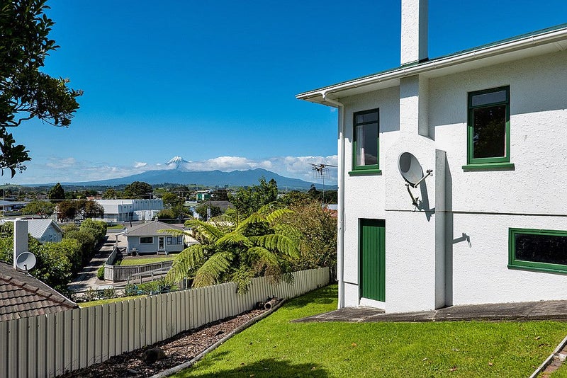 215 Ngamotu Road, Spotswood, New Plymouth - Carousel 1