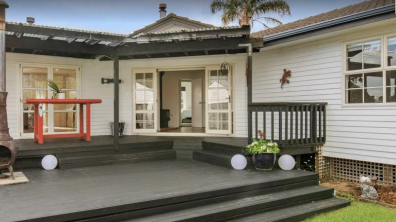 95 Gills Road, Bucklands Beach, Auckland - Carousel 1