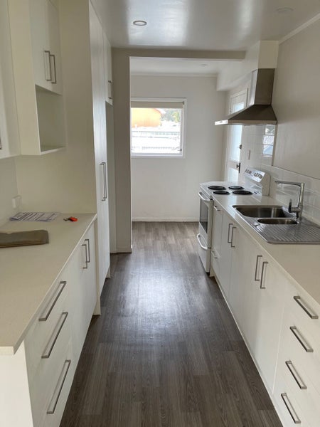 3/27 Lagoon Drive, Panmure, Auckland - Carousel 1