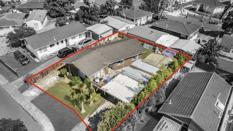 5 Dorendia Place, Clendon Park, Auckland - Carousel 1