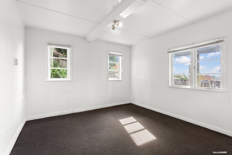 631 Glenfield Road, Totara Vale, Auckland - Carousel 2