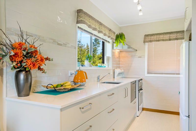 27 Faith Bullock Place, New Lynn, Auckland - Carousel 2