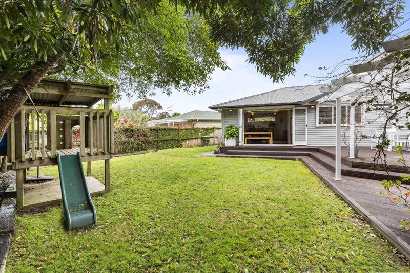 14 Sylvia Road, Hillcrest, Auckland - Carousel 2