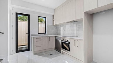 7/4 Glenhaven Place, Te Atatu Peninsula, Auckland - Carousel 1
