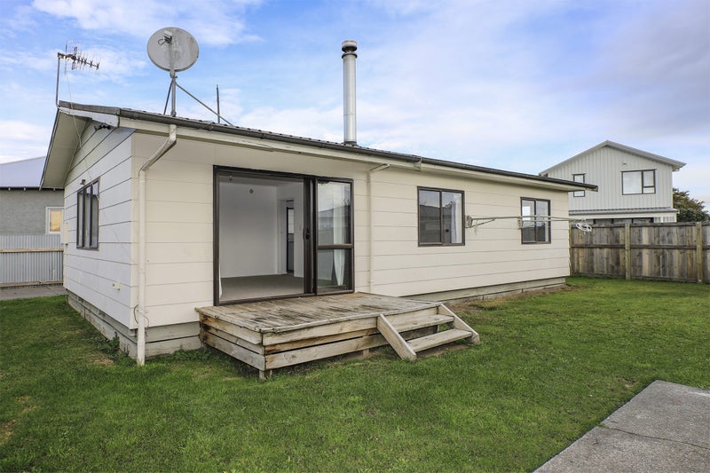 11 Holmes Place, Flaxmere, Hastings - Carousel 1