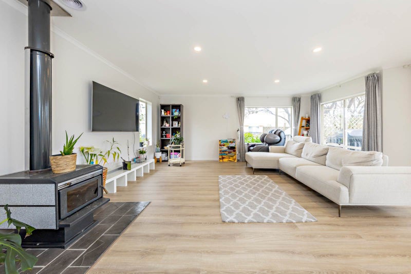 2 Robina Court, Burswood, Auckland - Carousel 2