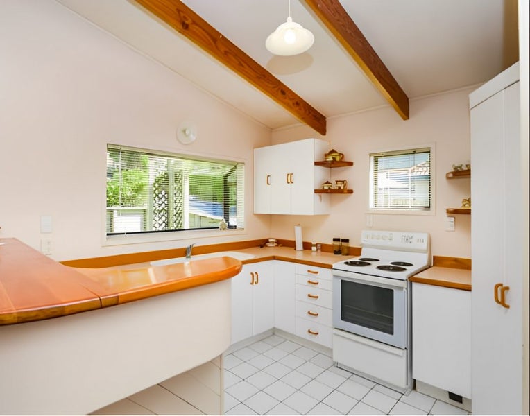2/144 Paihia Road, Onehunga, Auckland - Carousel 1