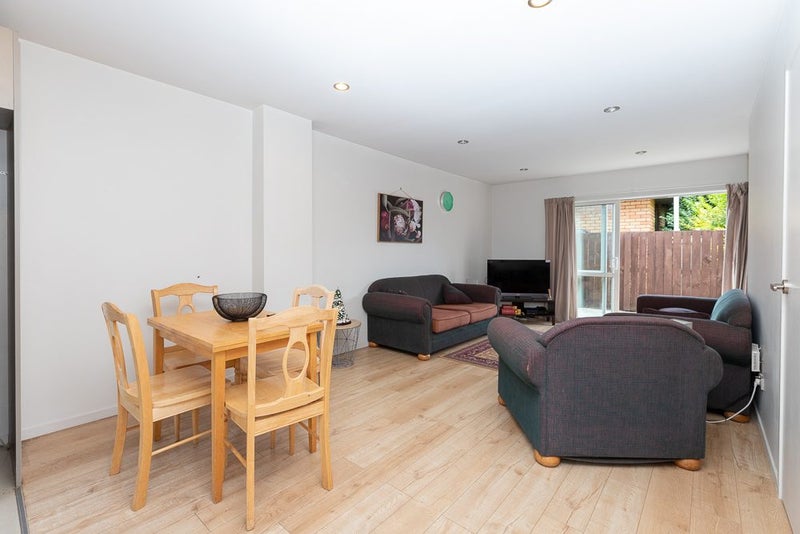 2/4 Littler Place, Hamilton East, Hamilton - Carousel 1