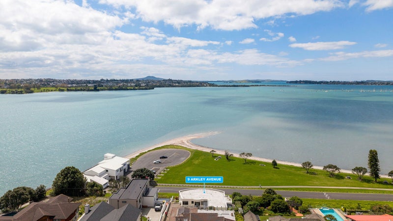 9 Arkley Avenue, Farm Cove, Auckland - Carousel 1