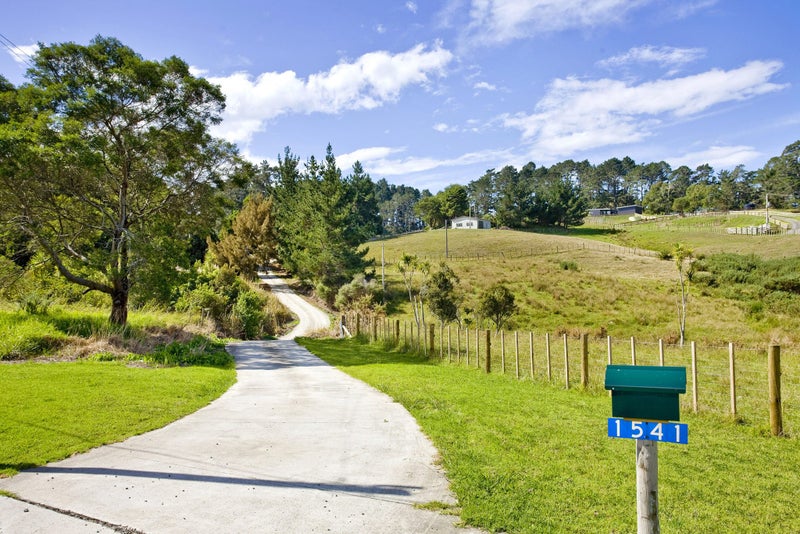 1541 East Coast Road, Albany - Carousel 2