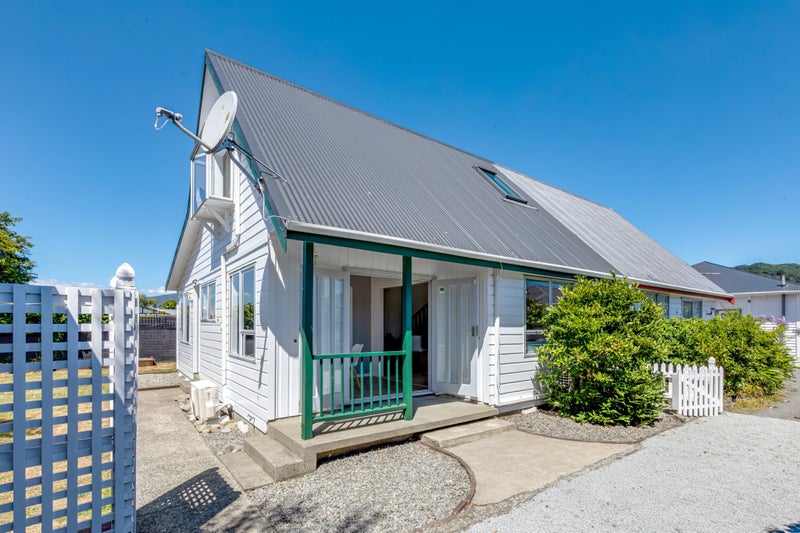 2/719 Fergusson Drive, Elderslea, Upper Hutt - Carousel 1