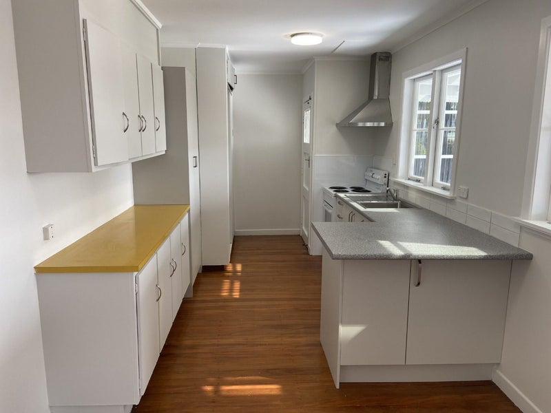 12 Kokiri Street, Te Atatu South, Auckland - Carousel 1