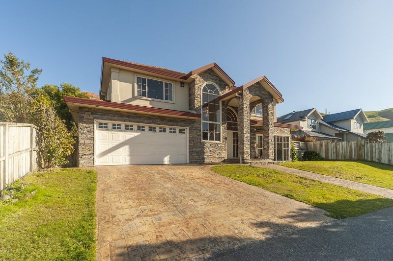 15 Amesbury Drive, Churton Park, Wellington - Carousel 1