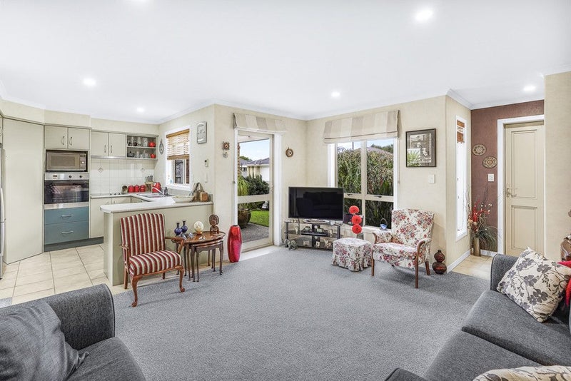 24 Sovereign Isle Lane, Rototuna, Hamilton - Carousel 1