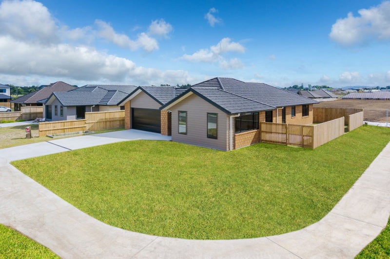 17 Tekapo Road, Baverstock, Hamilton - Carousel 1