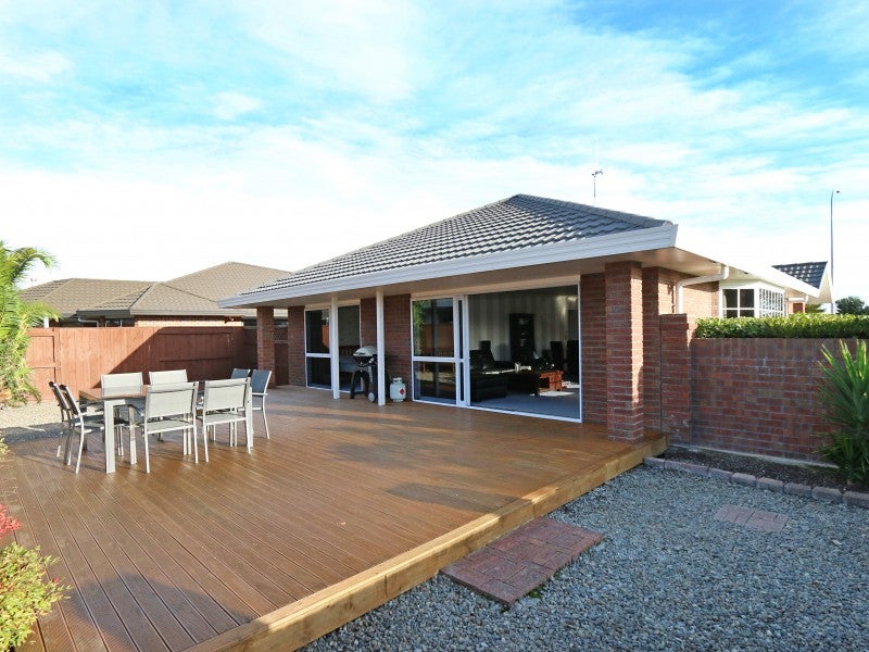 2 Liberty Grove, Kelvin Grove, Palmerston North - Carousel 2