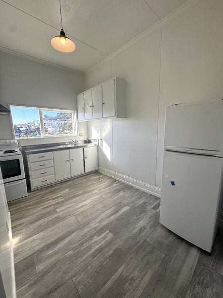 63A Pirie Street, Mount Victoria, Wellington - Carousel 2