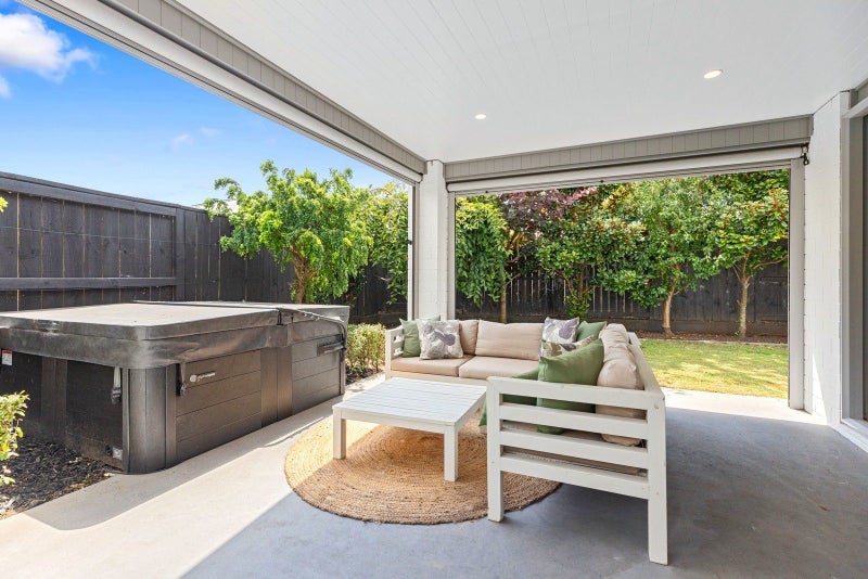 21 Kahuparere Crescent, Pyes Pa, Tauranga - Carousel 2