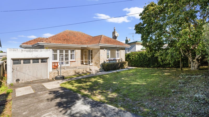 11 Rangipawa Road, One Tree Hill, Auckland - Carousel 1