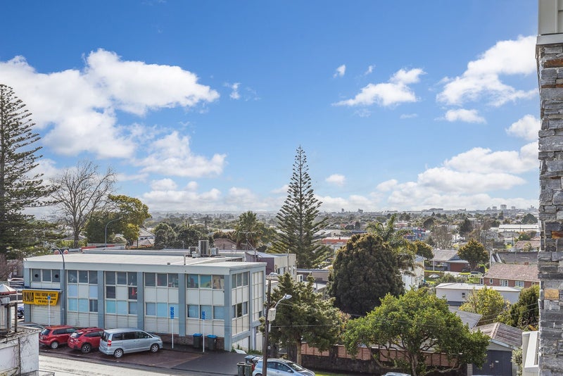 2G/3 Keystone Avenue, Three Kings, Auckland - Carousel 8