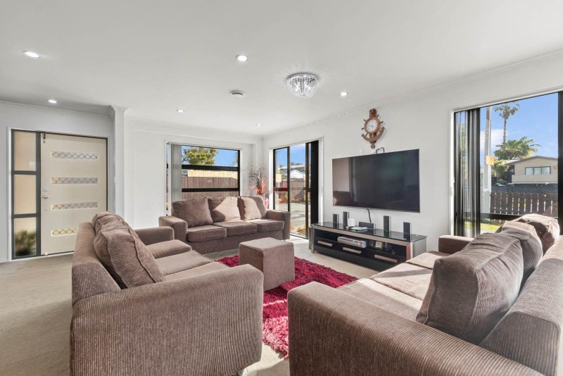 90 Hillside Road, Papatoetoe, Auckland - Carousel 2