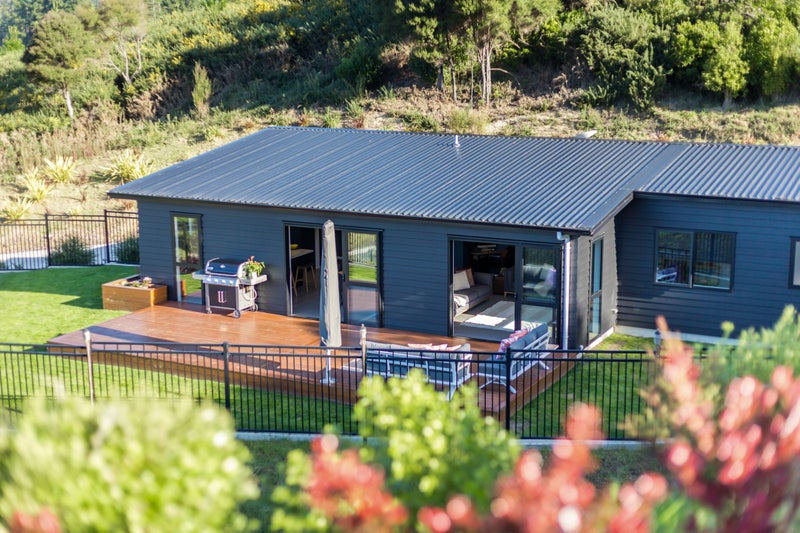 7 Margaret Mahy Drive, Whitemans Valley, Upper Hutt - Carousel 2